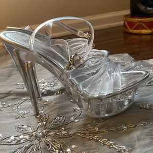 Forever Clear sandals shoes 7